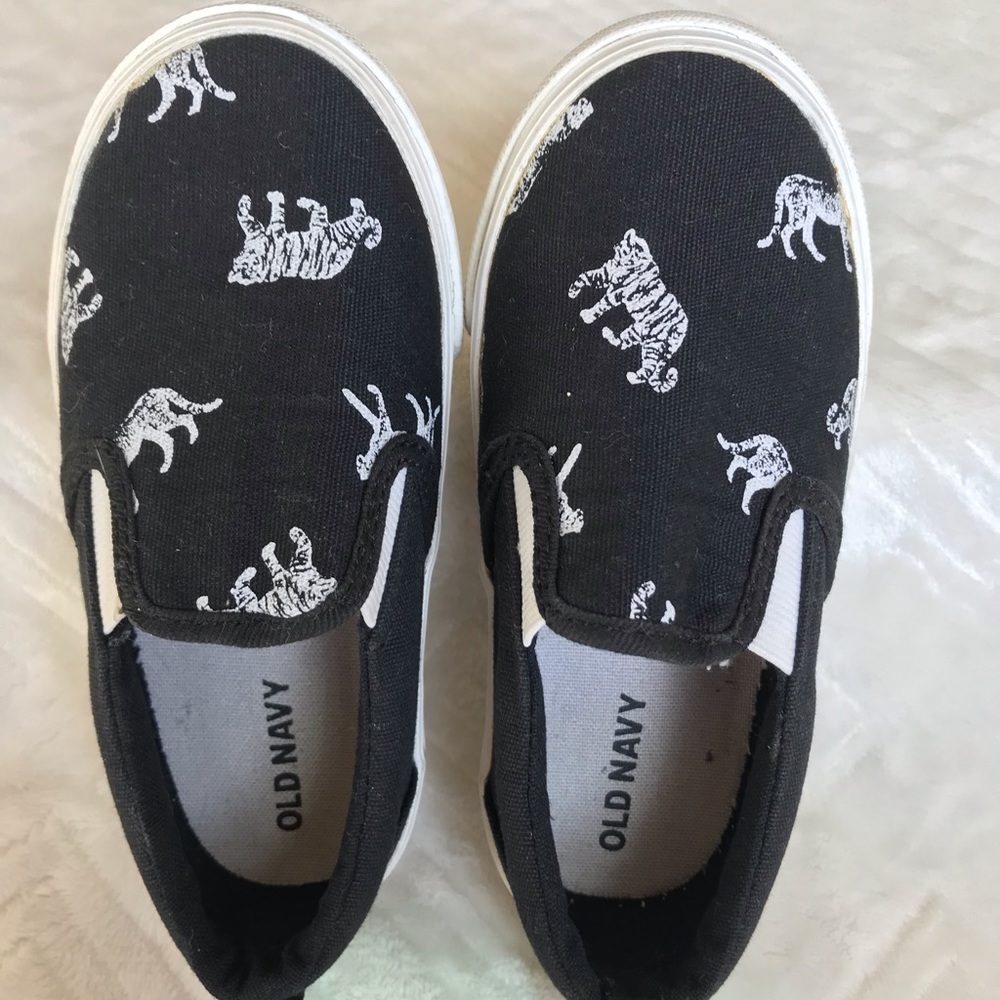 Boy Black shoes with Tiger print Size7